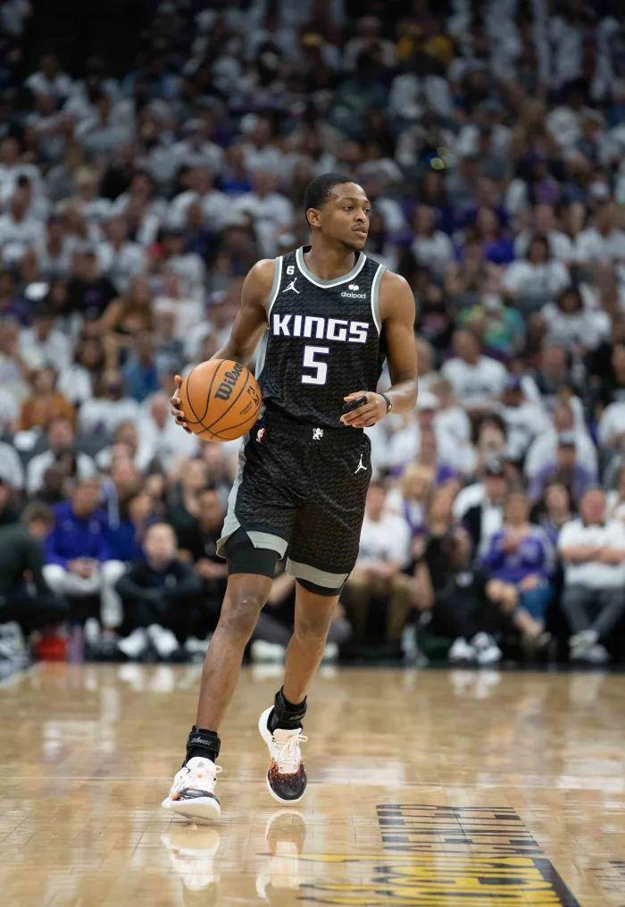 爱尔兰主场战平狼队，难分高下的简单介绍